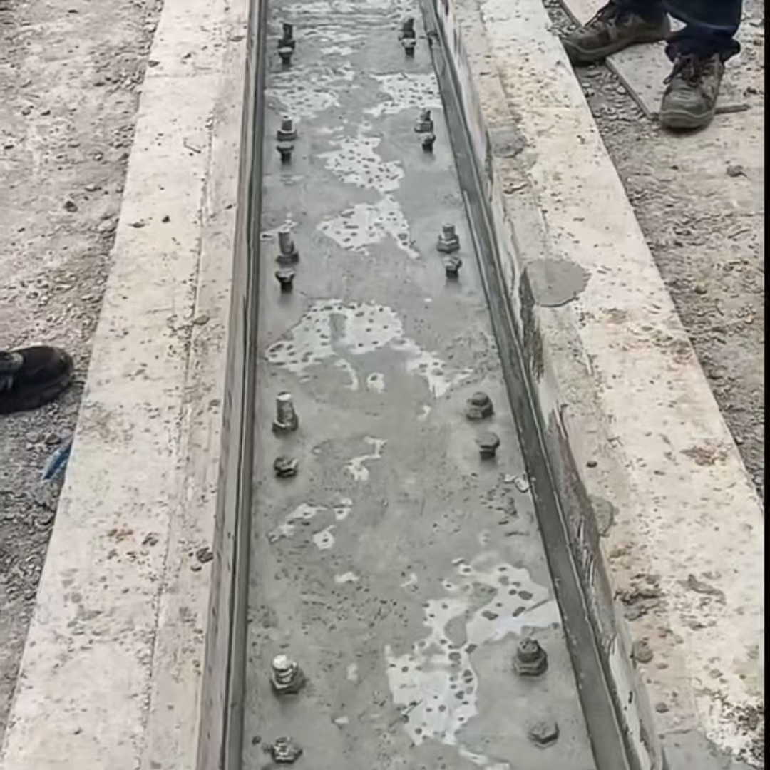 铜鼓港口码头起重机龙门吊重型机械设备稳固用早强快凝轨道胶泥